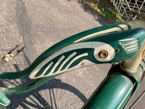 lot 157 image: Vintage 1948 Schwinn Bicycle with Amazing Fenders, Basket and Light
