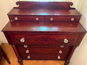 lot 4 image: Vintage Dresser with Sandwich Glass Drawer Pulls