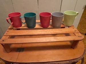lot 176 image: Vintage Red-Man Picnic Basket with Tray, Plastic Plates and Cups