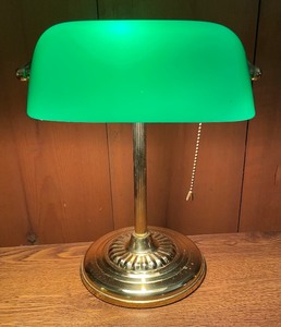 lot 59 image: Vintage Bankers Lamp