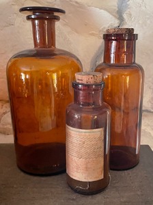 lot 62 image: Vintage Brown Bottle Grouping
