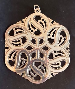 lot 135 image: Two Metropolitan Museum of Arts Sterling Silver Snow Flake Ornaments