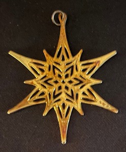 lot 145 image: Metropolitan Museum of Arts Sterling Silver Snow Flake Ornament Plated with 24K Gold