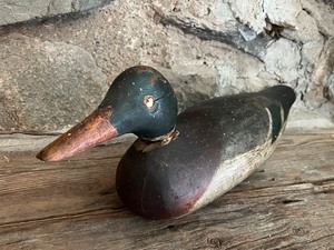 lot 34 image: Vintage Wooden Carved Duck Figurine