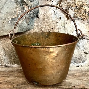 lot 21 image: Vintage Brass Bucket with Handle