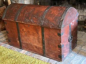 lot 2 image: Antique Immigrant Trunk