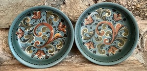 lot 24 image: Two Pieces of Vintage Painted Rosemaling Wooden Dishes
