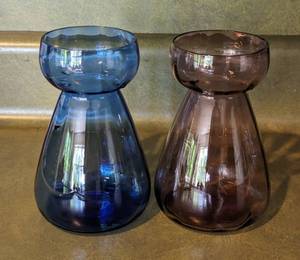 lot 185 image: Three Pieces of Colorful Vintage Glass