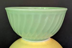 lot 128 image: Pyrex and Fire King Jadeite Mixing Bowls