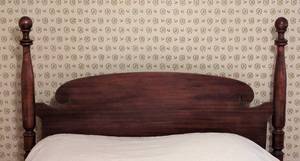lot 88 image: Vintage Mahogany Full Size Bed Frame