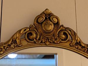 lot 89 image: Antique 1900 Round Gold Wall Mirror