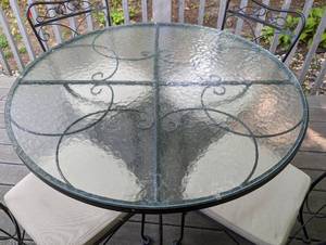 lot 103 image: Vintage Glass Topped Patio Set