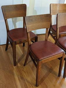 lot 109 image: Set of Four Vintage Oak Dining Chairs