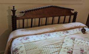 lot 115 image: Vintage Mahogany Full Size Spool Bed Frame