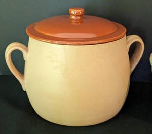 lot 120 image: Red Wing Pottery Bowl and Bean Pot