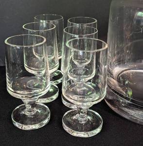 lot 125 image: Vintage Decanters and Cordial Glass Set