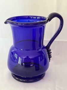 lot 188 image: Vintage Cobalt Blue Glassware including a Shirley Temple Creamer
