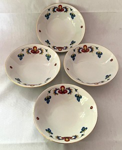lot 11 image: Four Porsgrund Farmers Rose Bowls