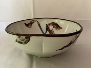 lot 190 image: Artisan Created Pottery Bowl