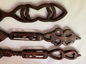 lot 202 image: Three Vintage Welsh Hand Carved Ornate Spoons
