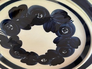 lot 204 image: Vintage Arabia (Finland) Platter