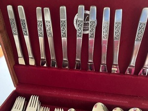 lot 207 image: Vintage Ameta (Holland) Flatware