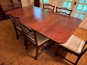 lot 40A image: Vintage Dining Room Table and Six Chairs