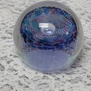 lot 90 image: Vintage Suspended Bubble Art Glass Cigar Ash Trays  lot of 2