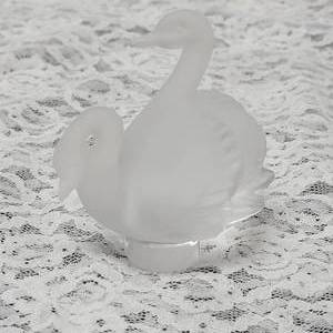 lot 20 image: Lalique Frosted Crystal Swan Couple Pedestal Figurine