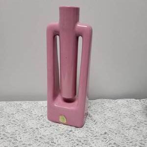 lot 102 image: Atomic Haeger Gardenhouse Pink Ceramic Vase