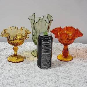lot 106 image: Vintage Hobnail Opalescent Ruffled Glass Basket Collection