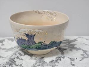 lot 94 image: The Wave Japanese Rice Bowl