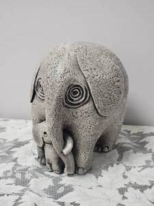 lot 114 image: Momma and Baby Elephant Resin Statue