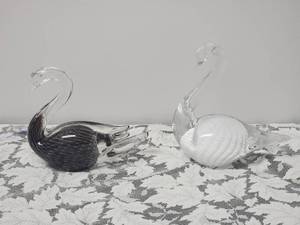 lot 103 image: Black and White Glass Swan Figurines