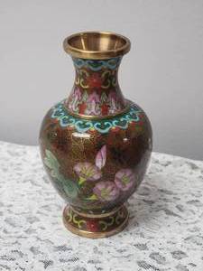 lot 64 image: Caramel Cloisonne Chrysanthemum Flower Vase