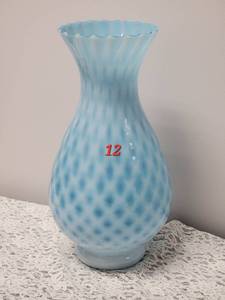lot 99 image: Fenton Diamond Quilt Vase