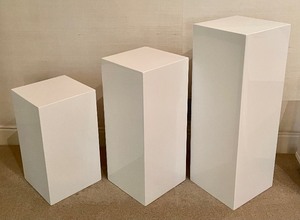 lot 13 image: Three White Contemporary Pillars
