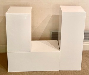 lot 32 image: Set of Three White Contemporary Pillars