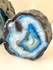 lot 49 image: Pair of Argentinian Dyed Blue Geode Bookends