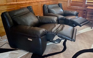 lot 19 image: Two Black Leather Electric Recliners by Natuzzi Editions