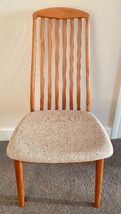 lot 74 image: Charming Accent Chair with Upholstered Seat