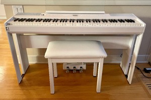 lot 9 image: Yamaha P515 Piano