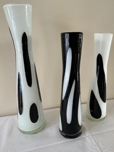 lot 80 image: Set of Three Art Glass Hand Blown Vases