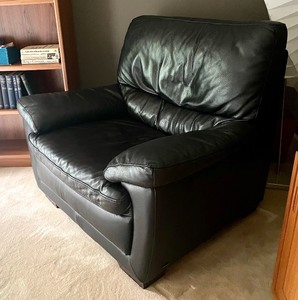 lot 42A image: Bold Black Leather Natuzzi Editions Chair