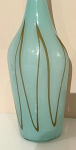 lot 191 image: Stunning Tall Glass Vase by Global Views