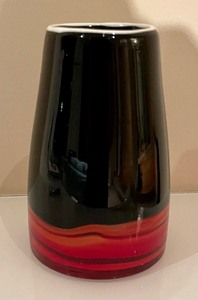 lot 226 image: Amazing Art Glass Style Vase