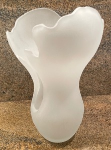 lot 238 image: Abstract Frosted Glass Sculpture
