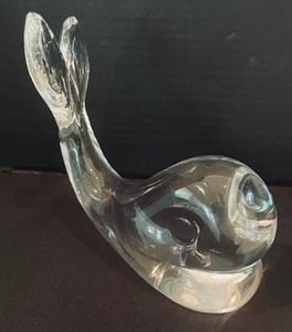 lot 249 image: Fine Crystal Whale Figurine