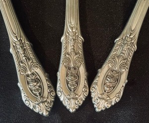 lot 258 image: Three Wallace Sterling Spreaders