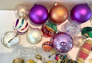 lot 279 image: Variety of Christmas Ornaments